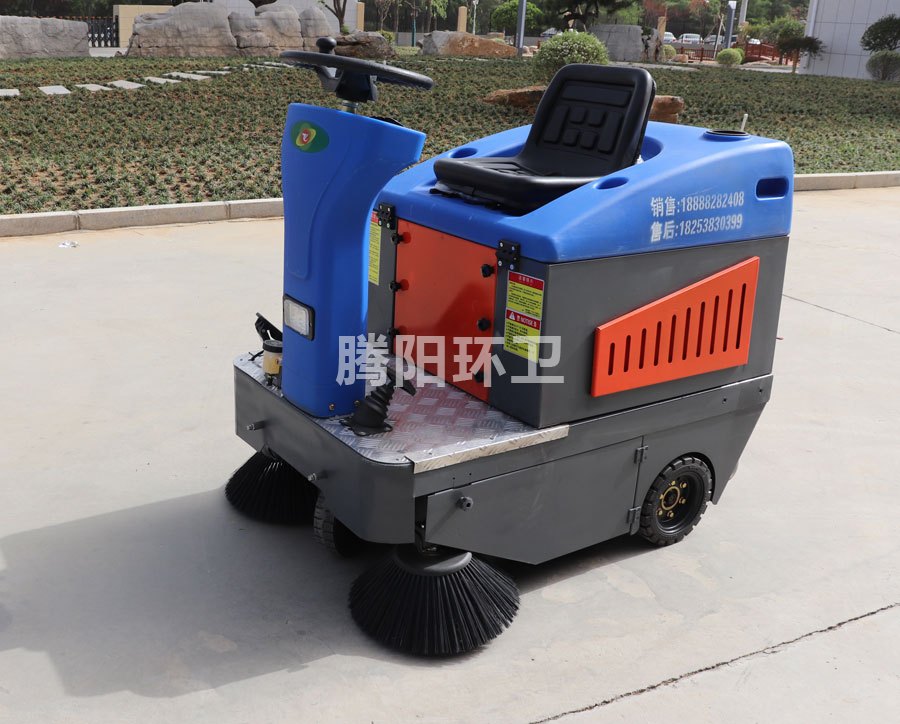 TY-1400型电动驾驶式扫地车